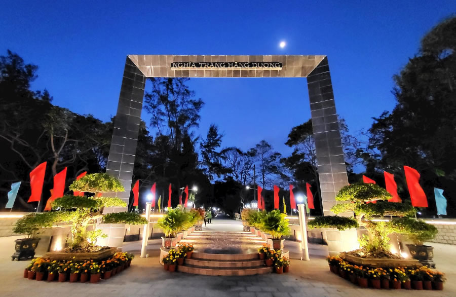Viếng mộ cô Sáu và Nghĩa Trang Hàng Dương