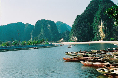 Vinh - Tam Cốc Bích Động - Chùa Bái Đính -Nhà thờ đá Phát Diệm
